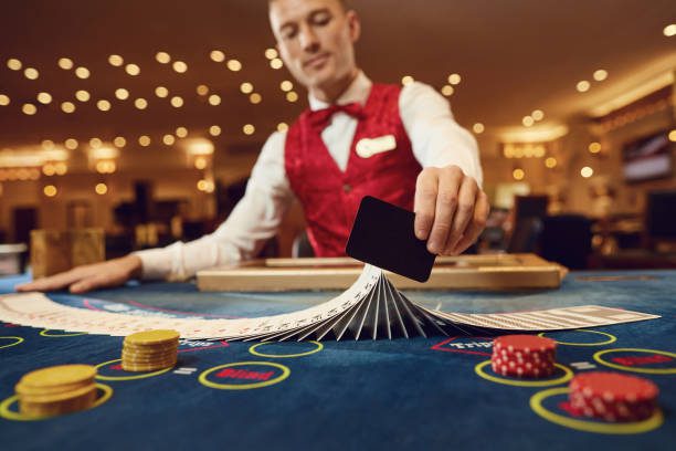 Le Casino des Pins aux Sables-d’Olonne forme des croupiers