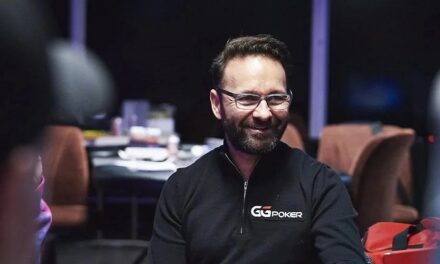 Daniel Negreanu rejoint des lycéens pour une partie de poker