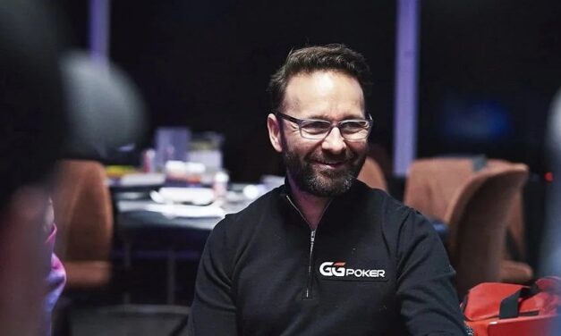 Daniel Negreanu rejoint des lycéens pour une partie de poker