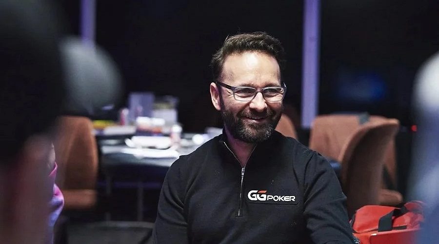 Daniel Negreanu rejoint des lycéens pour une partie de poker